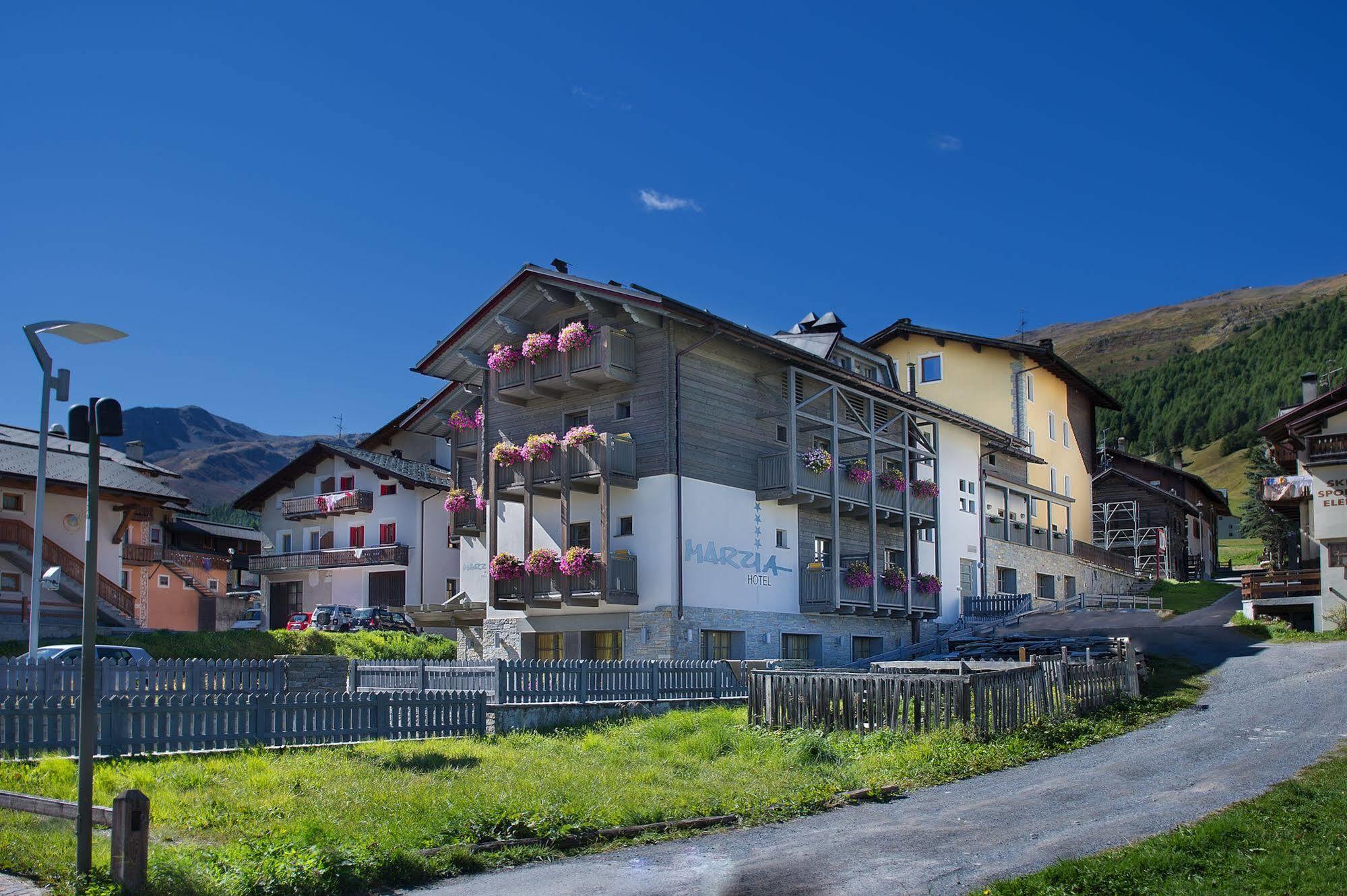 Hotel Marzia Livigno Exteriör bild