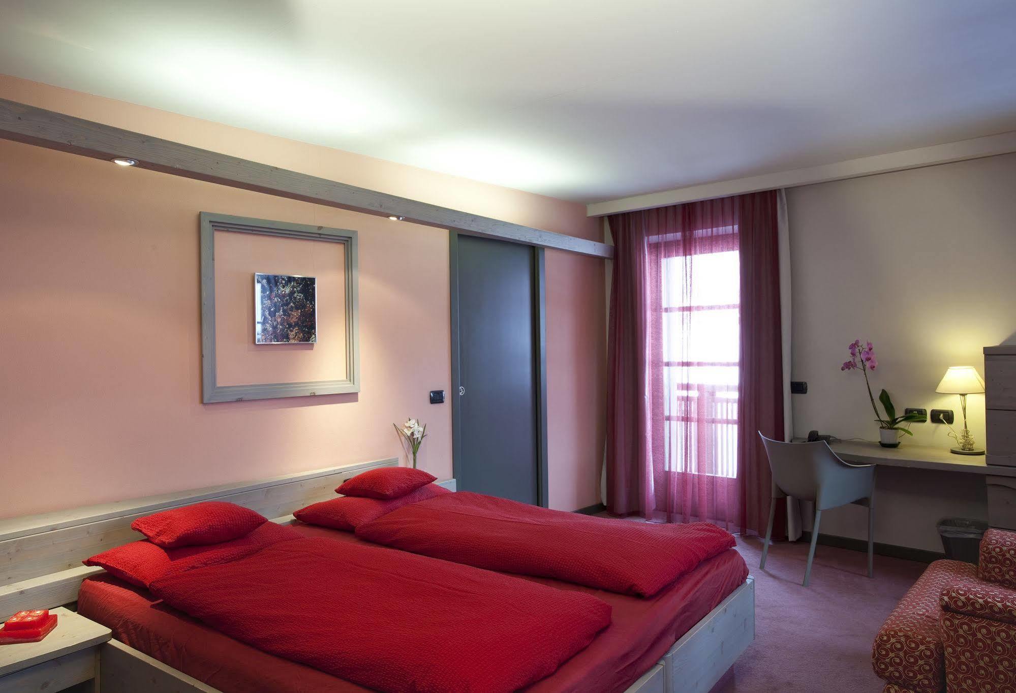 Hotel Marzia Livigno Exteriör bild