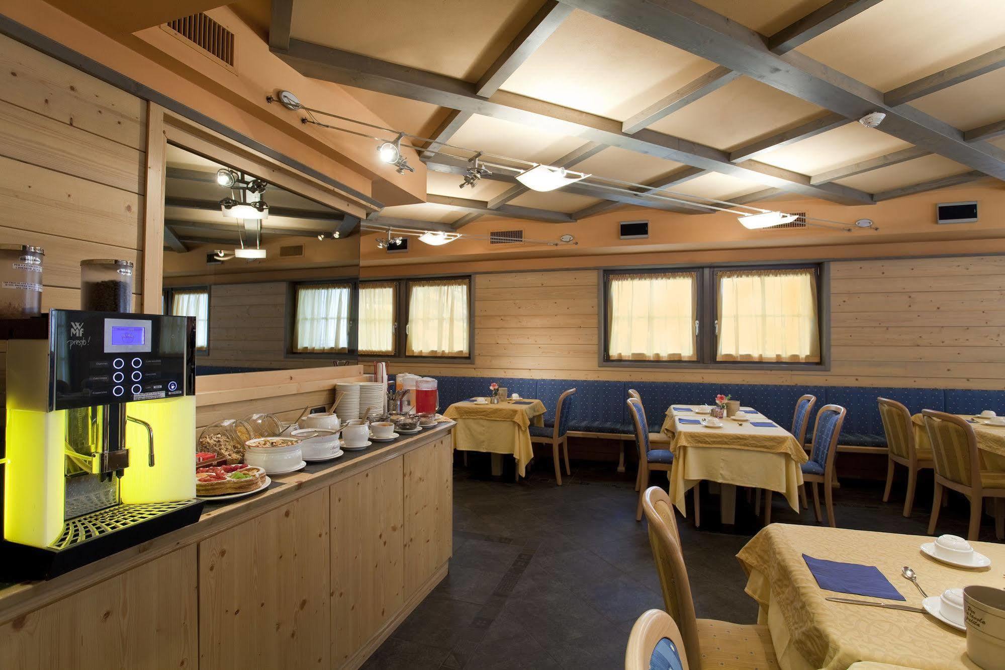 Hotel Marzia Livigno Exteriör bild